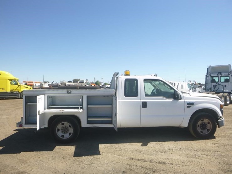 2008-ford-extra-cab-utility-truck-image-7