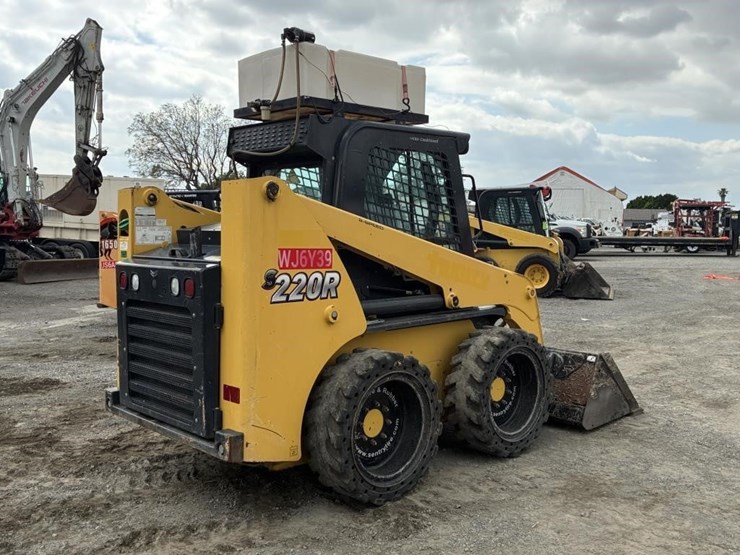 2018-yanmar-s220r-image-3