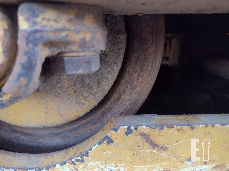 2008-deere-750j-lt-image-28