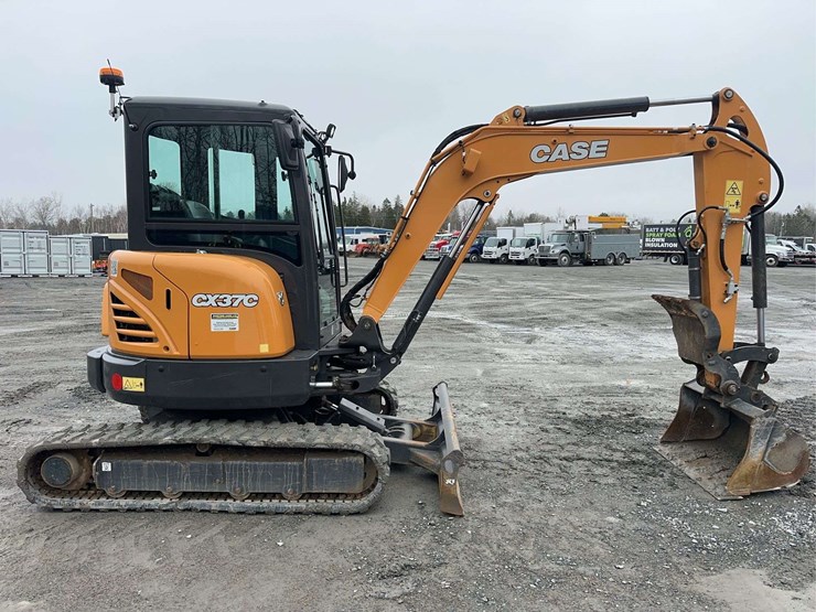2024-case-cx37c-image-4