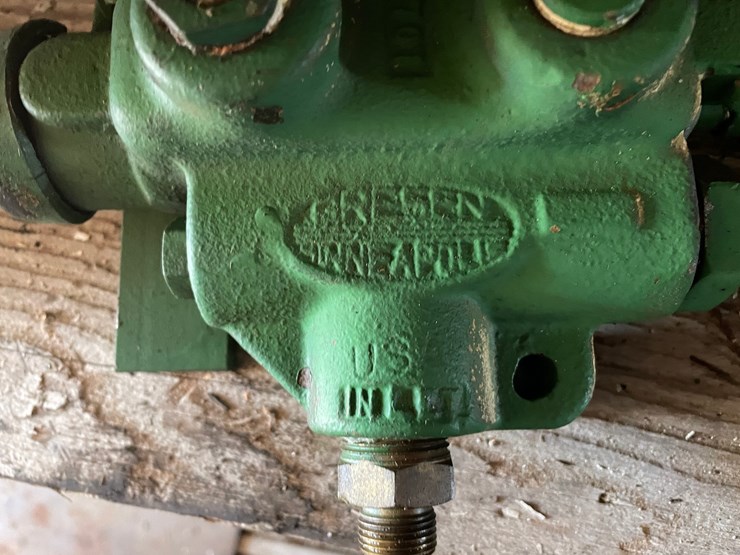 #10442-•-single-hydraulic-valve-image-6