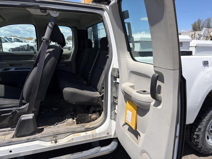 2012-gmc-sierra-3500-image-11