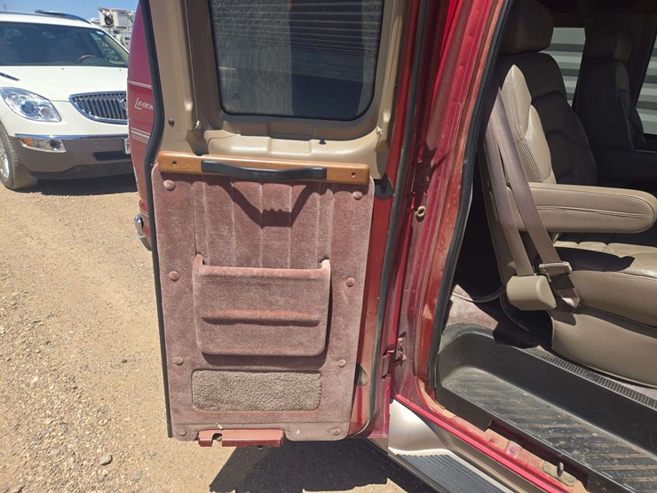 1998-ford-e150-econoline-cargo-van-3d-image-10