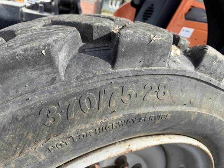 2015-jlg-g9-43a-image-14