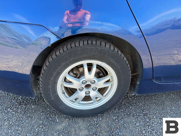 2011-toyota-prius-hatchback-image-19