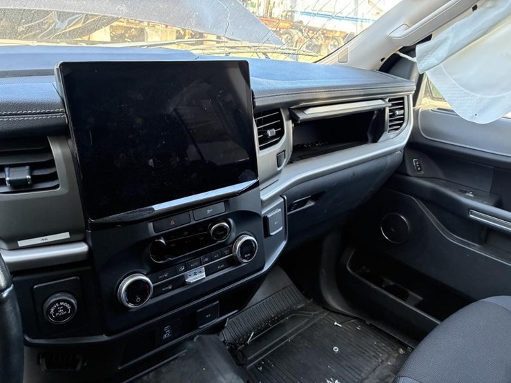 2023-ford-expedition-image-19