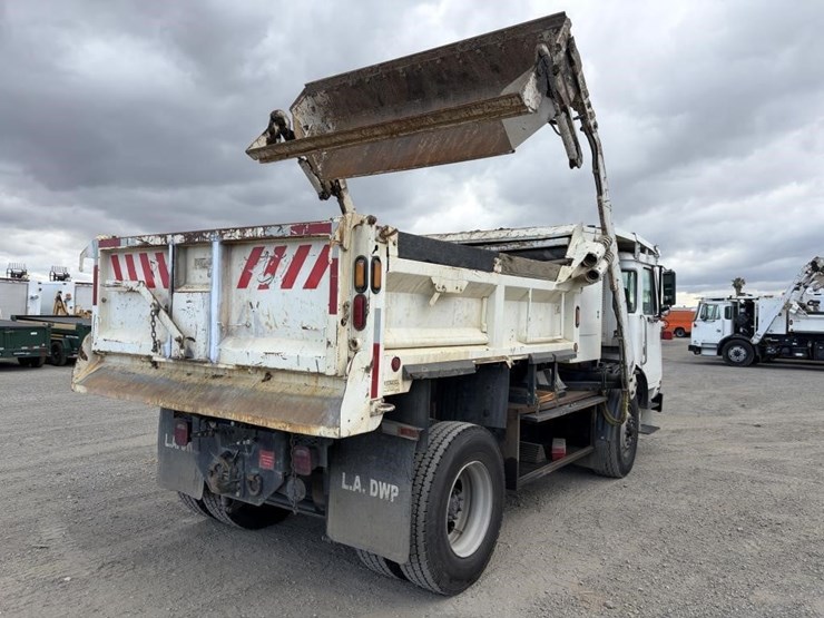 2011-autocar-xpeditor-image-3