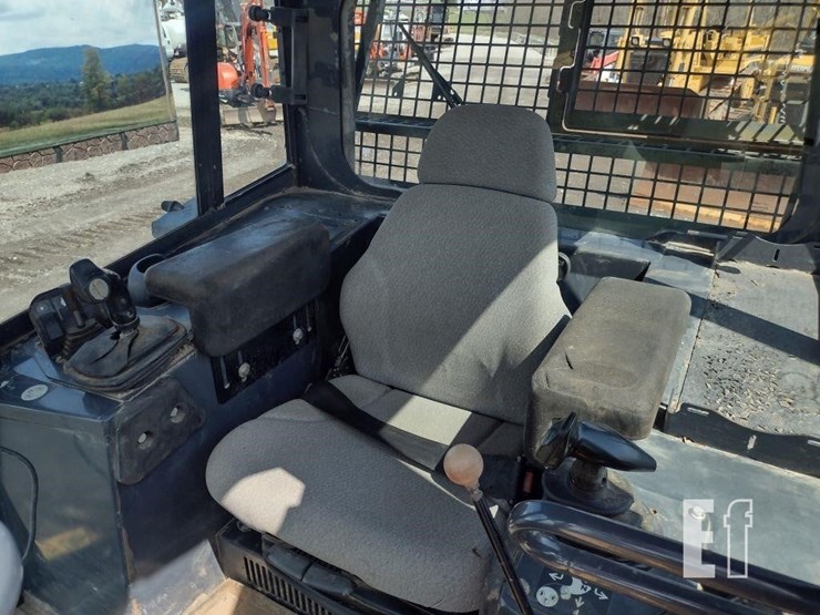 2008-deere-750j-lt-image-11