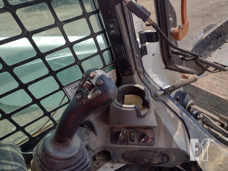 2022-bobcat-t770-image-11