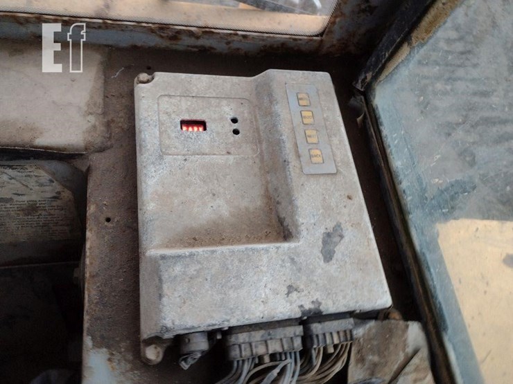 2005-deere-700h-lgp-image-11