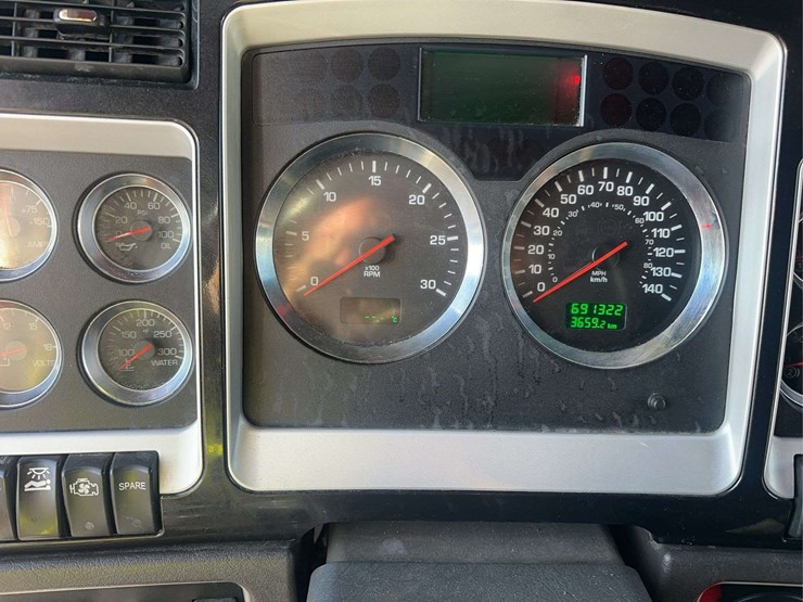 2022-kenworth-t800-image-34