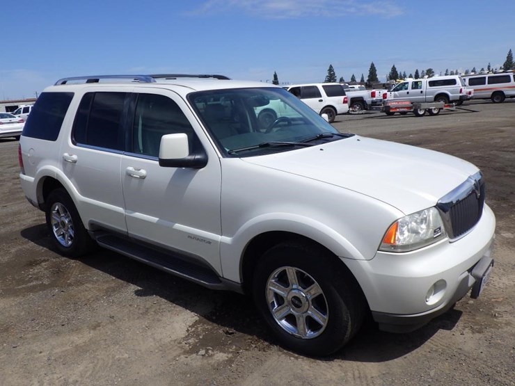 2004-lincoln-aviator-image-2