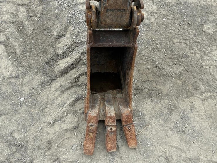 2023-deere-17g-image-9