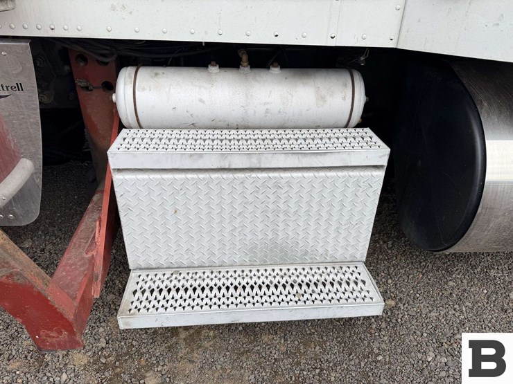 2013-peterbilt-388-image-8