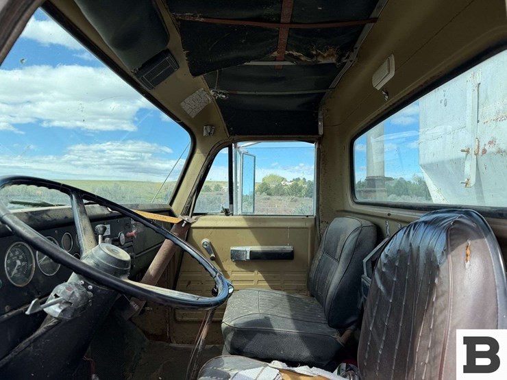 1977-international-fertilizer-truck-image-58