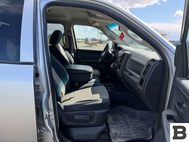 2012-dodge-3500-image-23