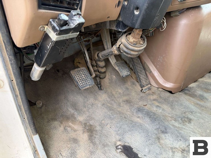 1996-ford-la9000-image-41