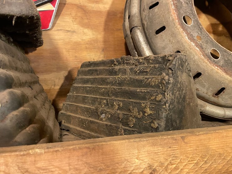 #10558-•-(3)-rubber-wheel-chocks-image-3