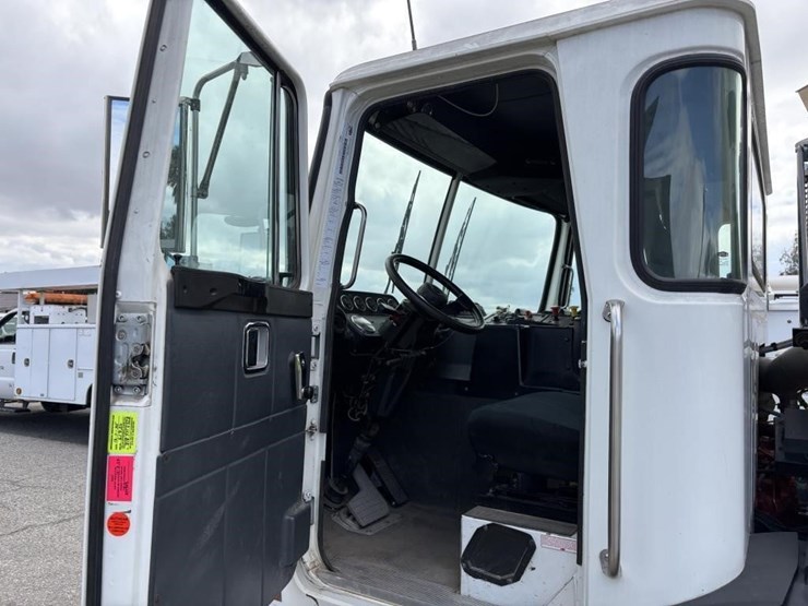 2011-autocar-xpeditor-image-10