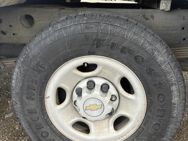 2004-chevrolet-silverado-2500hd-image-8