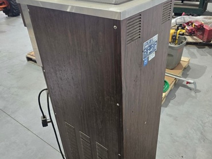 #49-•-sani-serv-w4611e-ice-cream-machine-image-2