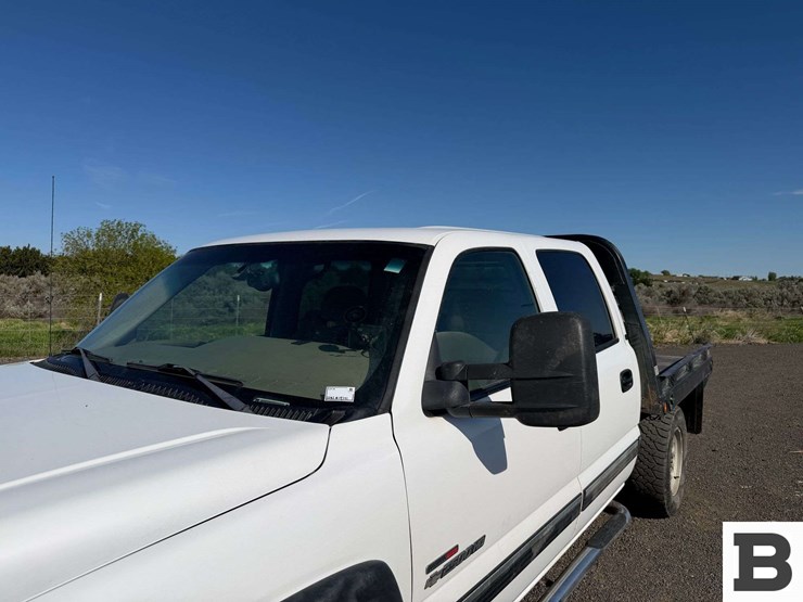 2002-chevrolet-silverado-2500hd-image-9