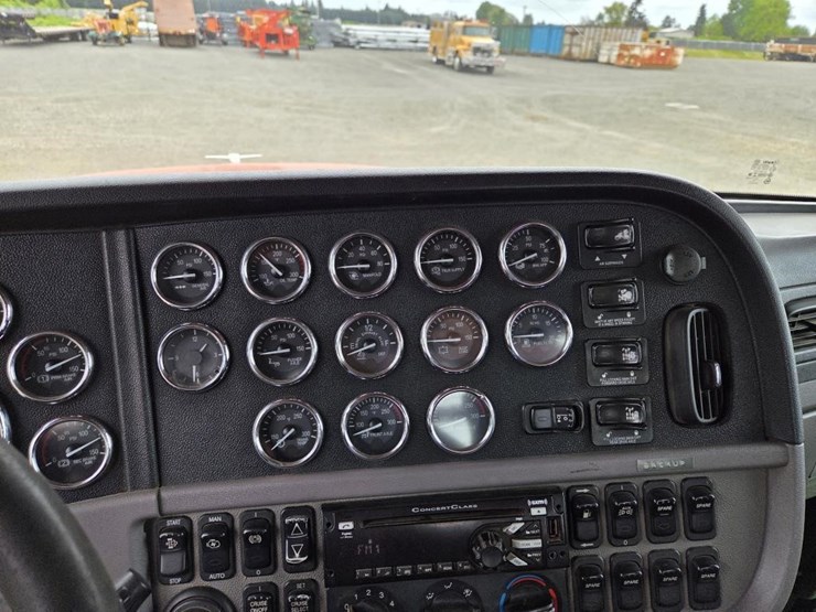 2016-peterbilt-367-image-16