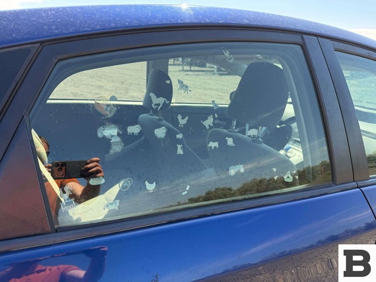 2011-toyota-prius-hatchback-image-20