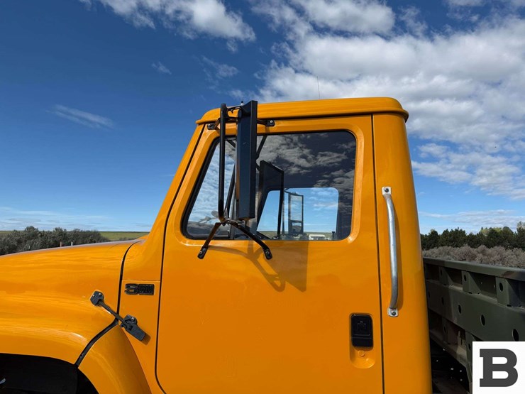 1985-international-1854-flatbed-truck-image-11