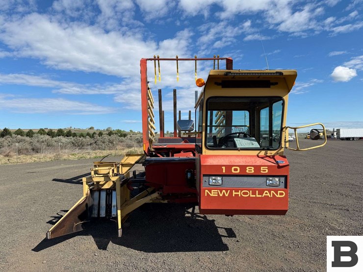 new-holland-1085-image-8