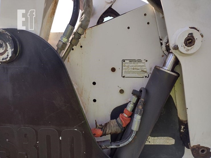 2004-bobcat-s300-image-26