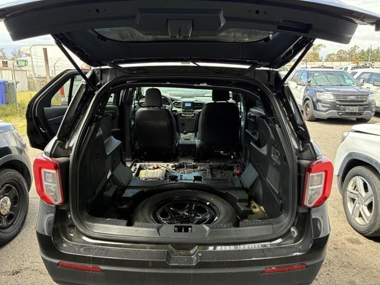 2022-ford-explorer-police-interceptor-image-13