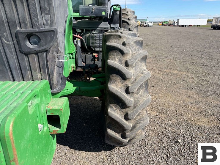 2021-john-deere-7r-210-image-11