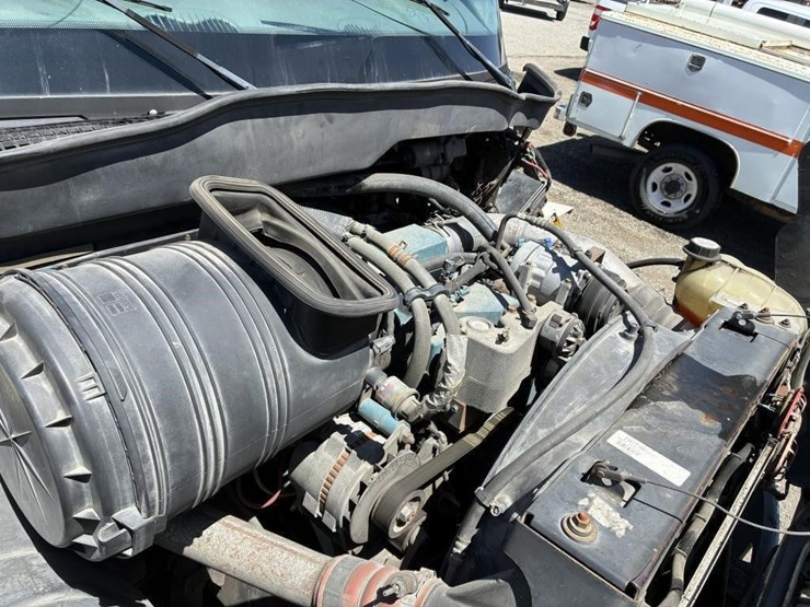 2003-international-durastar-4300-image-7