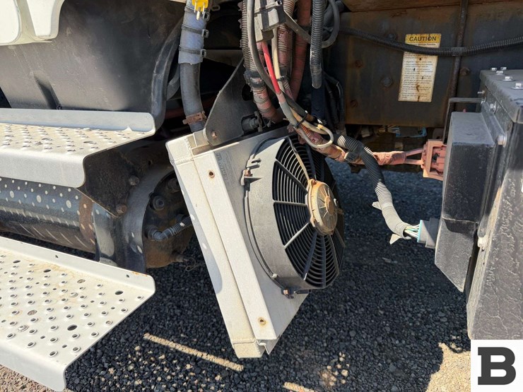 2009-freightliner-m2-box-van-truck-image-16