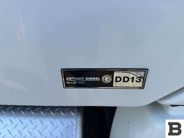 2012-freightliner-cascadia-125-image-41