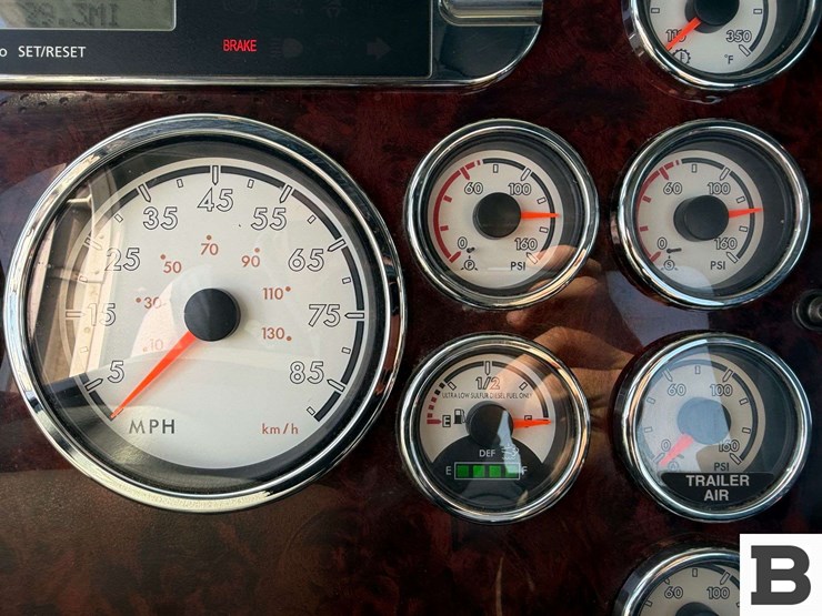 2012-freightliner-coronado-sd-tractor-truck-image-77