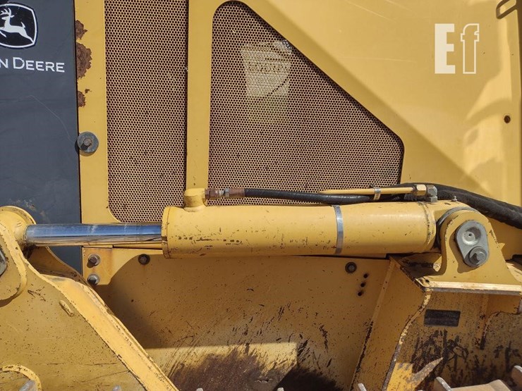 2004-deere-700h-image-20