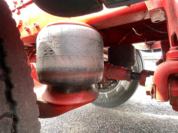 1976-peterbilt-359-image-43