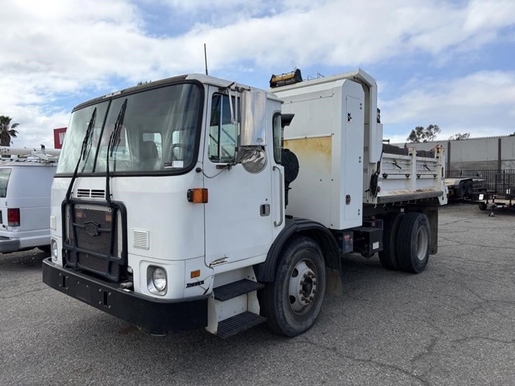 2011-autocar-xpeditor-image-1