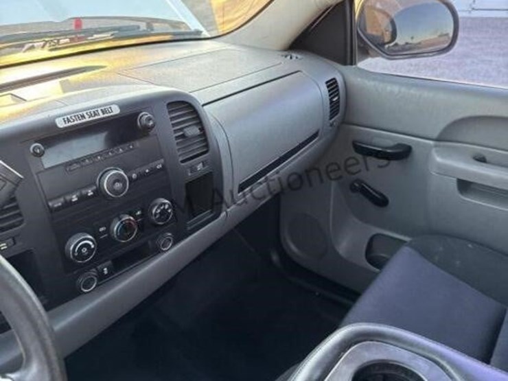 2013-chevrolet-silverado-1500-image-25