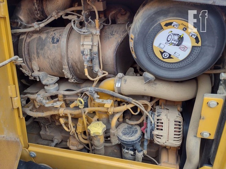 2013-deere-700k-lgp-image-47