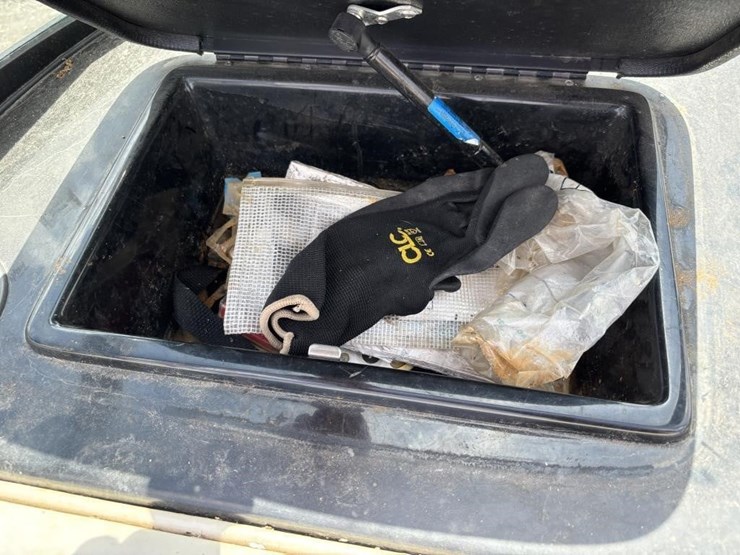 2001-unknown-trailer-image-22