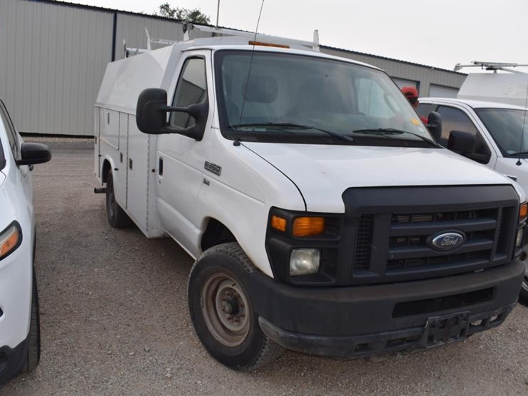 2013-ford-e350-image-2