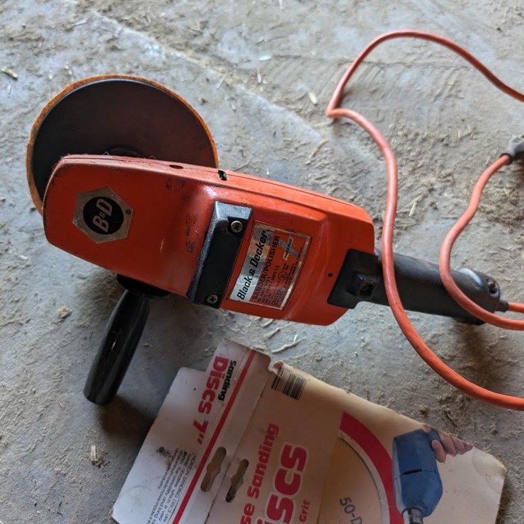 #5533 • Black and Decker Sander