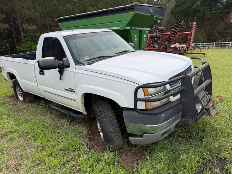 2004-chevrolet-silverado-2500-image-4