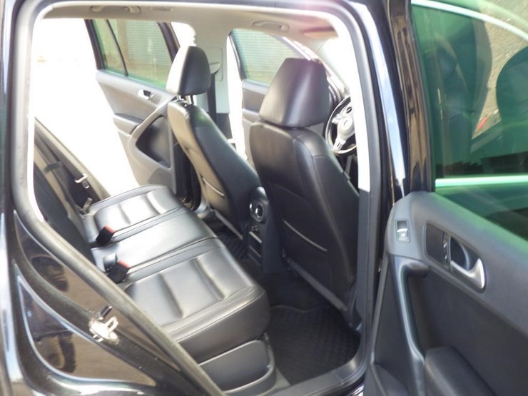 2012-volkswagen-tiguan-image-8