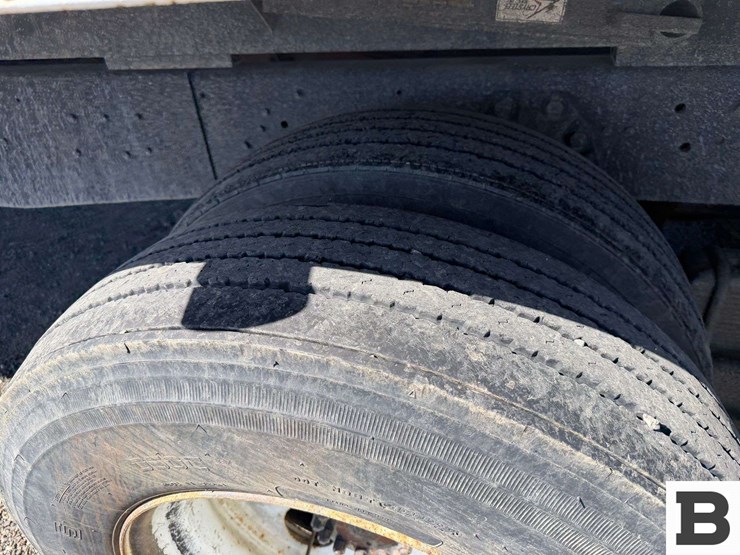 1979-ford-800-image-17