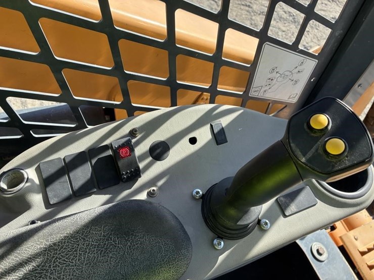 2012-mustang-2100rt-image-12