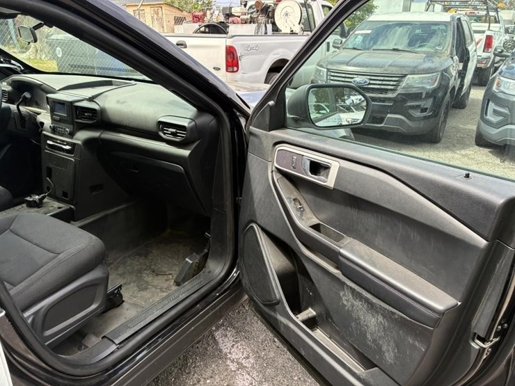 2022-ford-explorer-police-interceptor-image-11